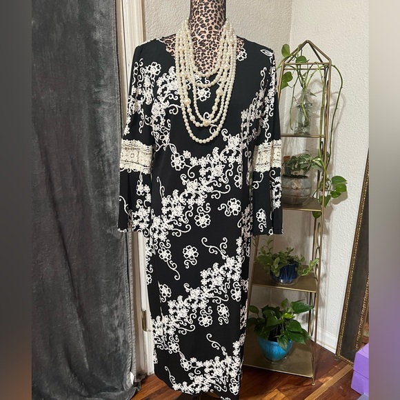 Black and White always wins. Throw on some pumps and pearls and you’re set. - Picture 3 of 3